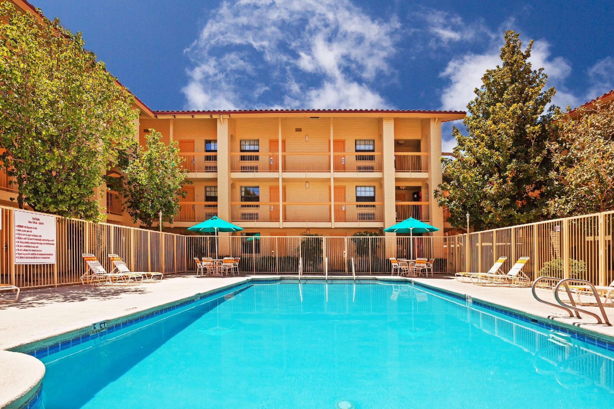 La Quinta Inn By Wyndham El Paso West Exterior photo