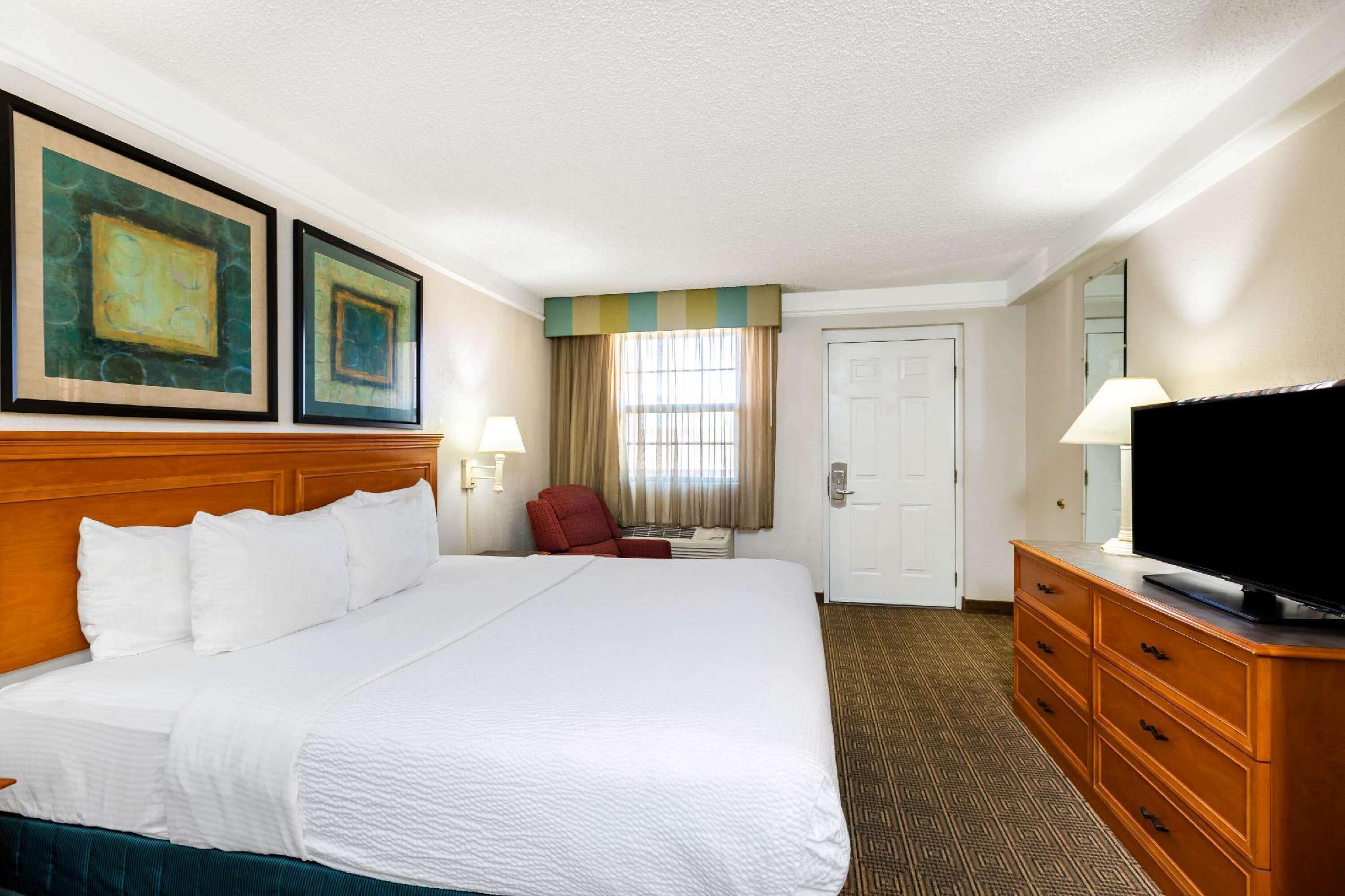La Quinta Inn By Wyndham El Paso West Room photo